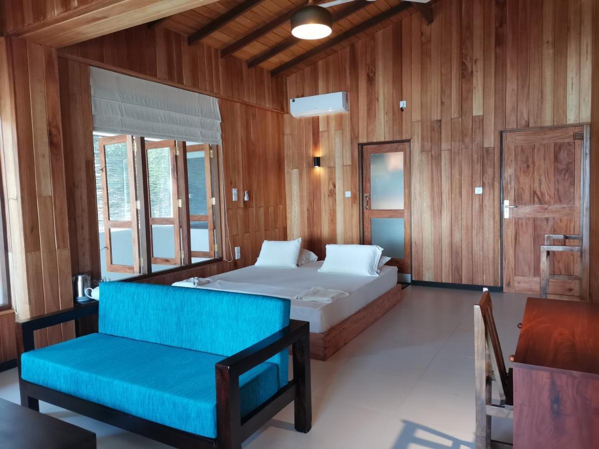 Mountain Wave Hotel And Surfshop Hikkaduwa Exteriör bild
