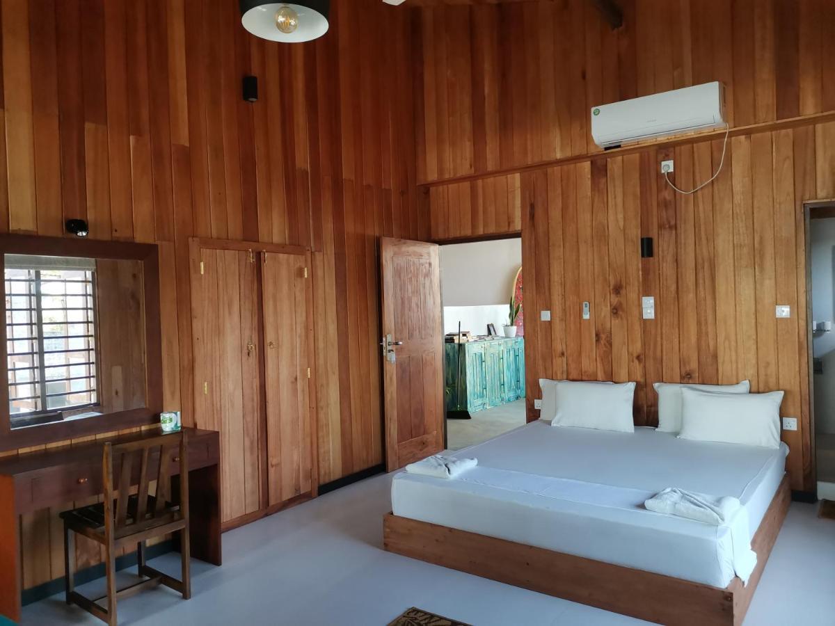 Mountain Wave Hotel And Surfshop Hikkaduwa Exteriör bild
