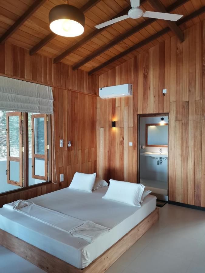 Mountain Wave Hotel And Surfshop Hikkaduwa Exteriör bild